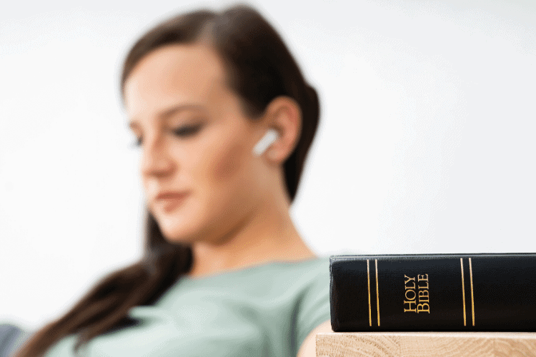 women reading bible